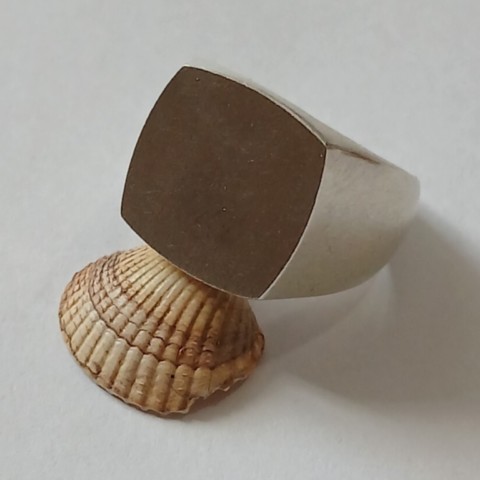 Square curved edge signet ring in silver with broad shoulders
