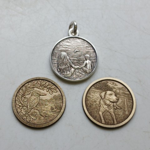 Family photos and family crests used to create 2.5D pendants as unique as anyone can imagine